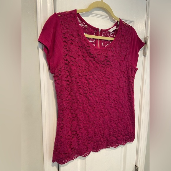 New York & Co Size M Magenta Lace Short Sleeve Stretch Zip Back Top - Picture 3 of 14